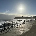 High Tide - Part Of The The Bay Village With Pool, Gym And Direct Access, Pub, Restaurant, Tennis And Meadows Walks *