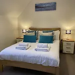 High Tide - Part Of The The Bay Village With Pool, Gym And Direct Access, Pub, Restaurant, Tennis And Meadows Walks *