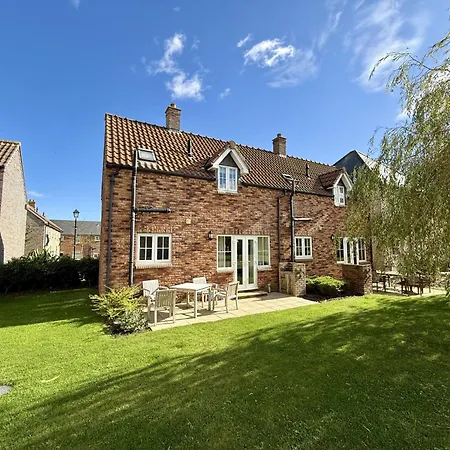 High Tide - Part Of The The Bay Village With Pool, Gym And Direct Access, Pub, Restaurant, Tennis And Meadows Walks *