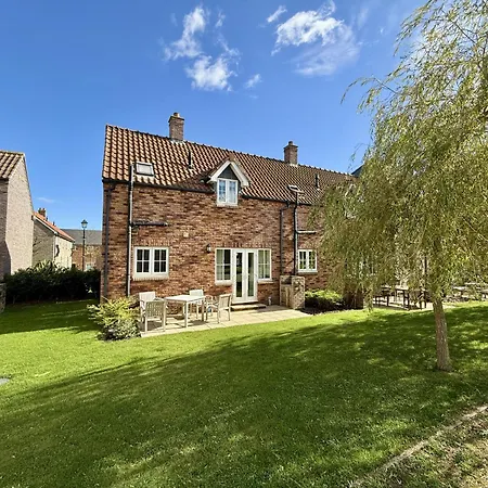 High Tide - Part Of The The Bay Village With Pool, Gym And Direct Access, Pub, Restaurant, Tennis And Meadows Walks * Filey