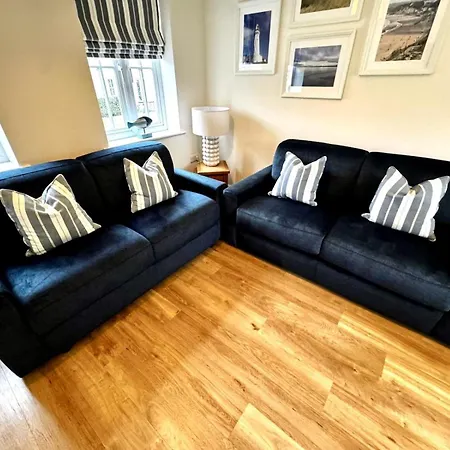 High Tide - Part Of The The Bay Village With Pool, Gym And Direct Access, Pub, Restaurant, Tennis And Meadows Walks Holiday home Filey