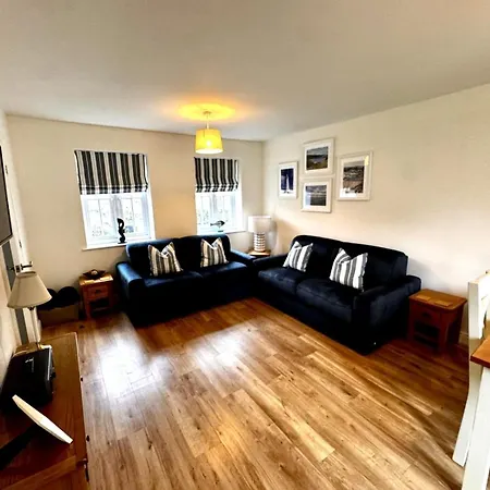High Tide - Part Of The The Bay Village With Pool, Gym And Direct Access, Pub, Restaurant, Tennis And Meadows Walks * Файли
