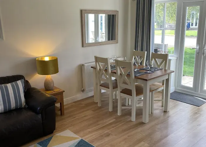 High Tide - Part Of The The Bay Village With Pool, Gym And Direct Access, Pub, Restaurant, Tennis And Meadows Walks * Filey